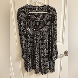 Free People. Dark Brown (it looks black in pictures). Gently Worn. Size Small.
